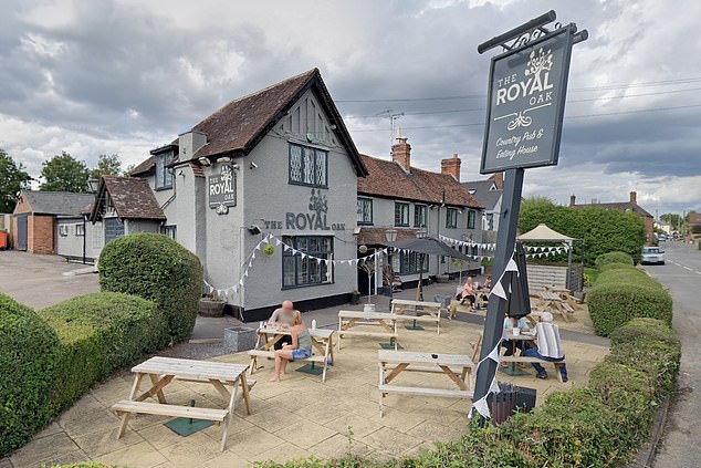 The Royal Oak in Brandon, Warwickshire won the Admiral Taverns Pub of the Year