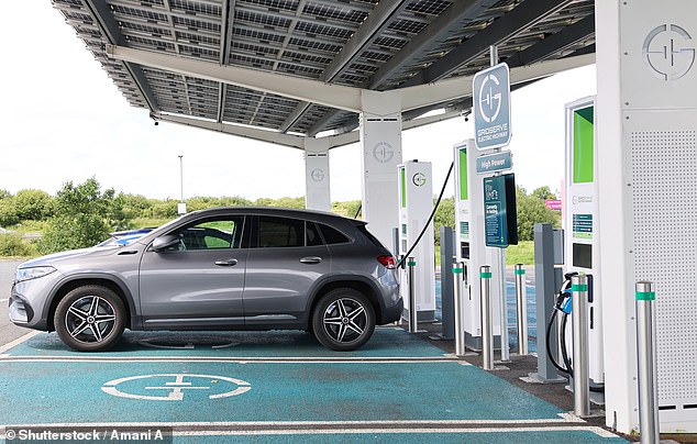 A new industry report from Auto Trader has found that electric cars are still too expensive for most Britons. This is seeing more people turn to hybrids, which is derailing the switch to EVs