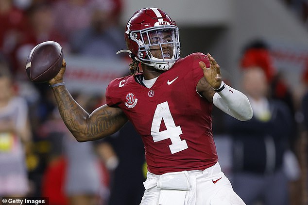 Jalen Milroe #4 of the Alabama Crimson Tide passes the ball against the Georgia Bulldogs