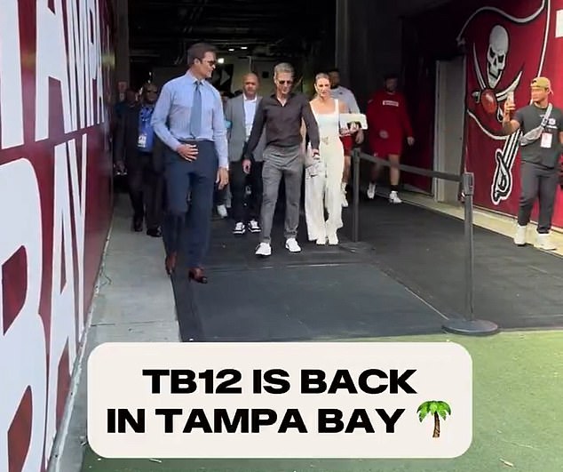 Erin Andrews and Tom Rinaldi were also on site at the Raymond James Stadium for Fox