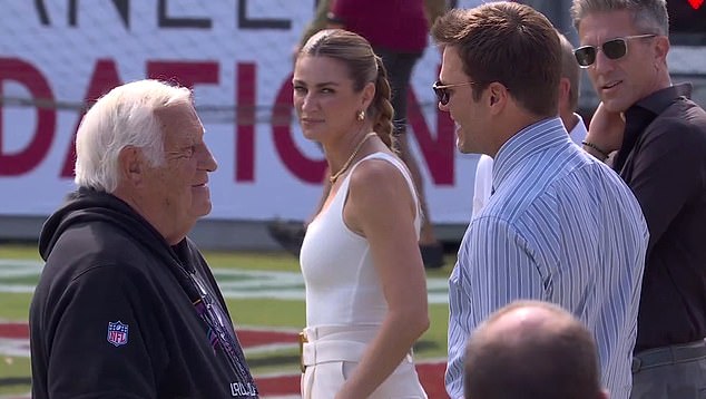 Brady speaks to legendary coach - and current offensive consultant for the Bucs - Tom Moore