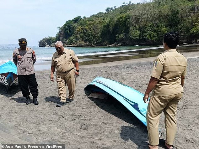 A rescue unit team scoured the sea on rubber boats in search of Simanjuntak