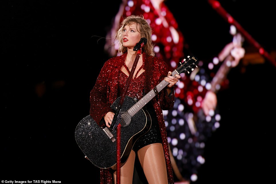 While performing a few songs, she also switched to a shimmering, black guitar