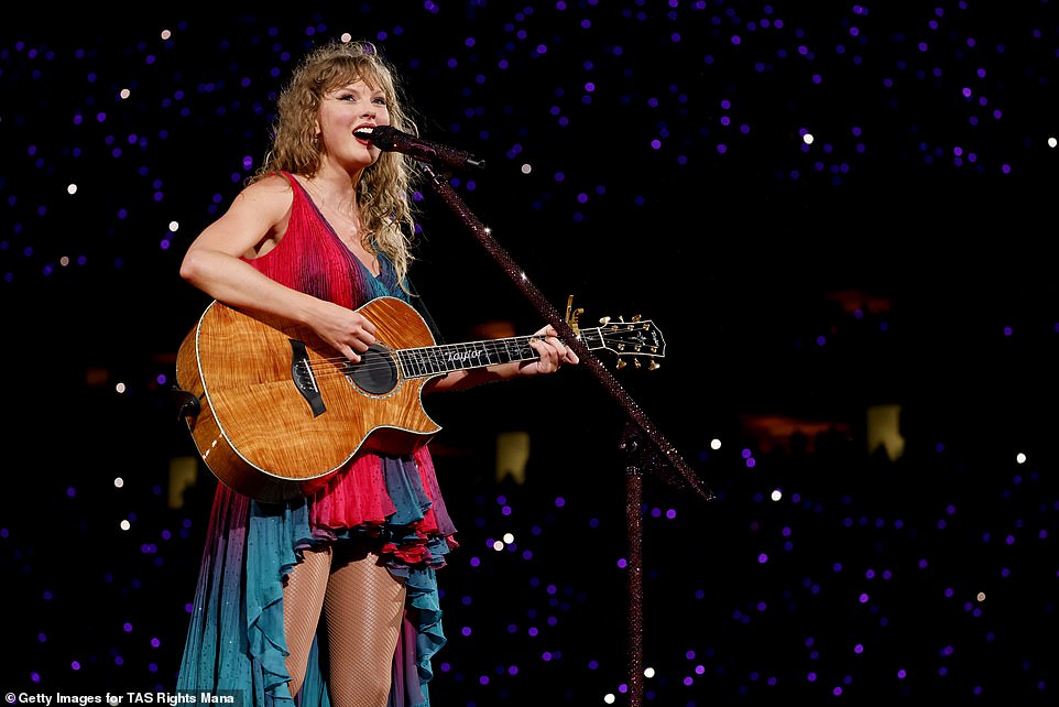 She held a classic, wooden guitar in her hands as she sang into a microphone as fans enthusiastically watched