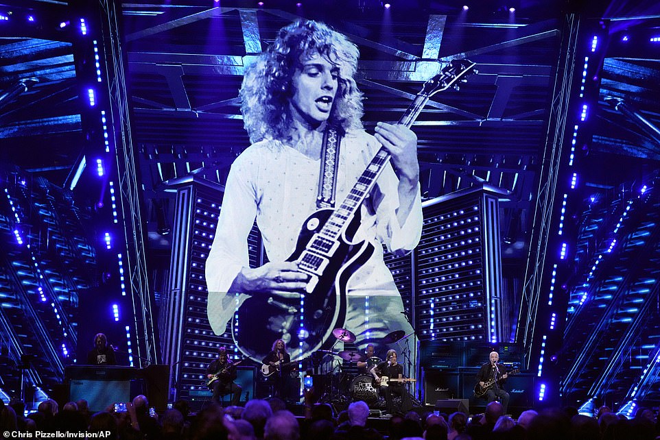 While Keith and Peter sang together, throwback images of Frampton were shown on a large screen  behind the pair