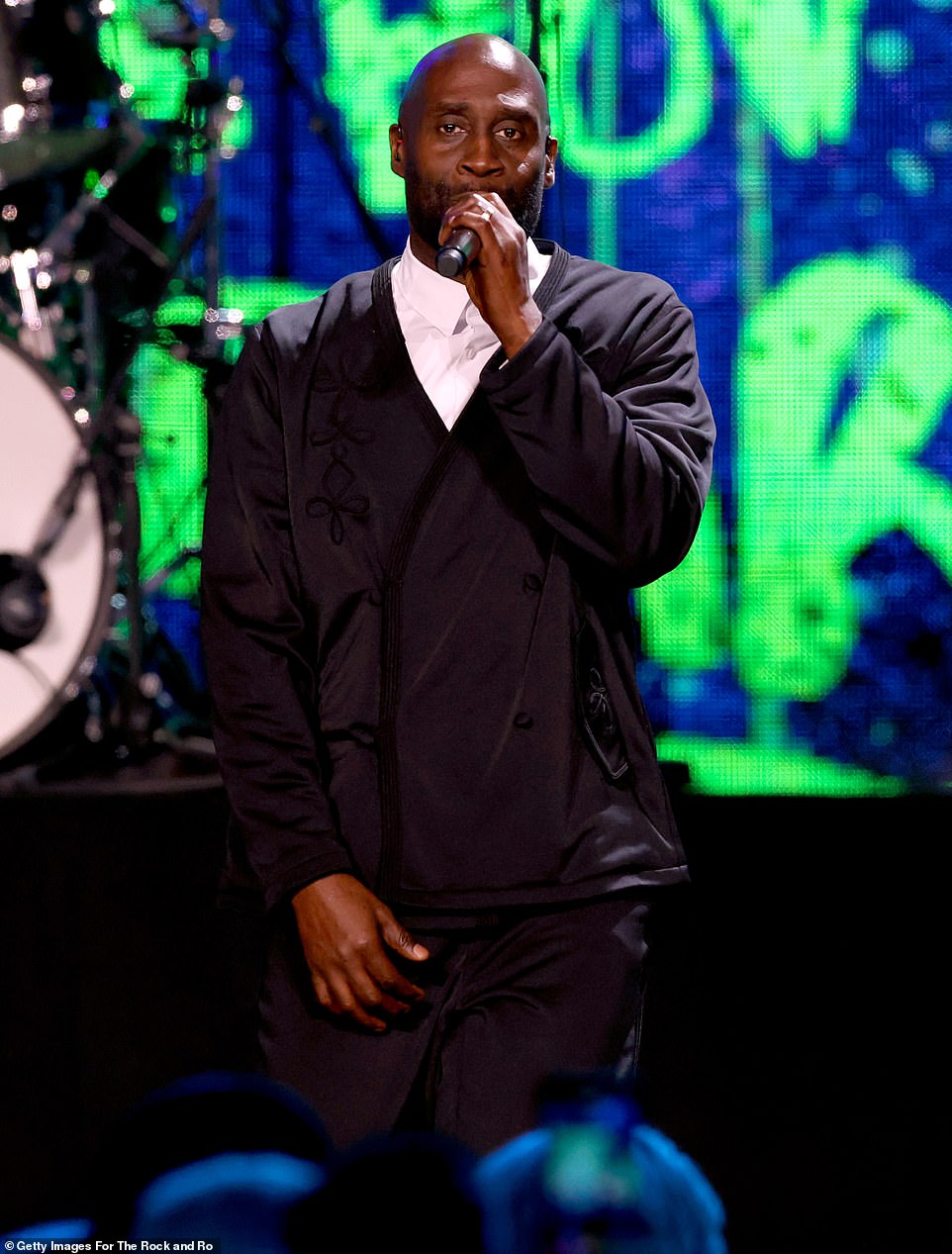 Posdnuos of the hip-hop trio, De La Soul, also took part in the tribute wearing a black, double-breasted jacket and matching pants