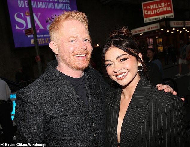 The friends smiled as they reunited on the red carpet, more than four years after their show Modern Family ended