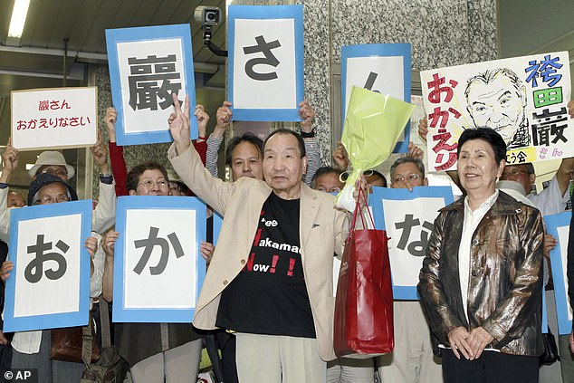 Iwao Hakamada is welcomed by supporters on his arrival at Hamamatsu, Shizuoka prefecture, central Japan, on May 27, 2014