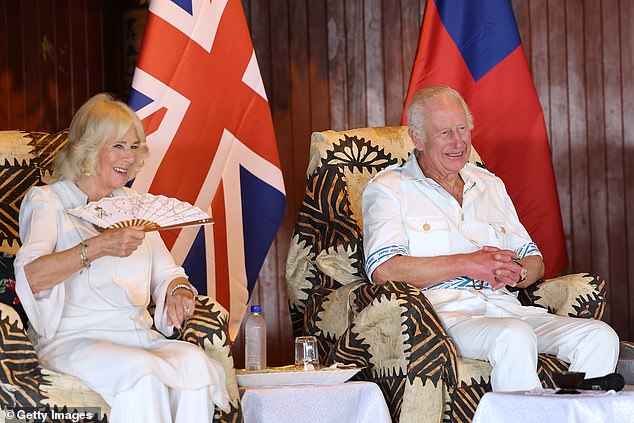 The King and Queen were presented with ceremonial garlands known as lei on arrival