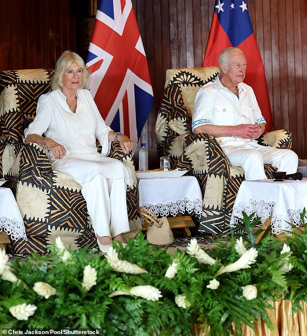 The ceremony concluded with the presentation of traditional gifts, which ware received by villagers on Their Majesties' behalf