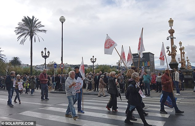 The march started at midday and was supported by around 50 regional groups and associations