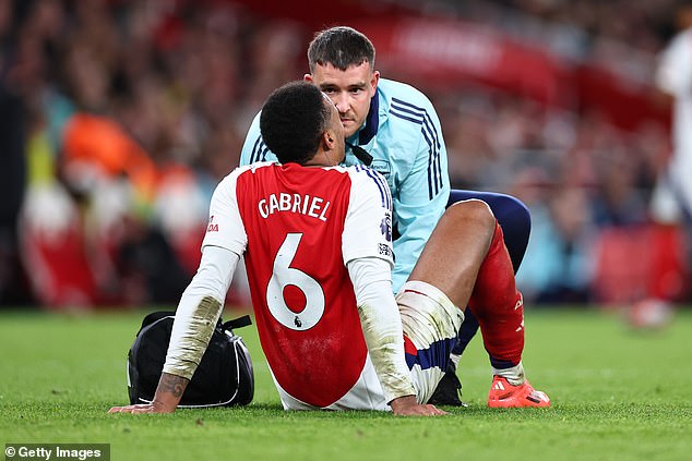 Arsenal defender Gabriel Magalhaes suffered an injury and was taken off in the 54th minute