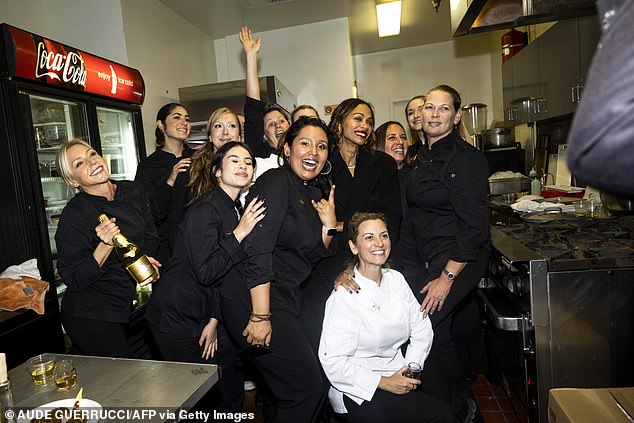 While backstage, Saldaña happily posed with the starstruck catering crew in the kitchen