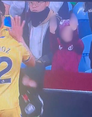 One young Aston Villa did not accept Daniel Munoz's apology and gave the Crystal defender two middle fingers