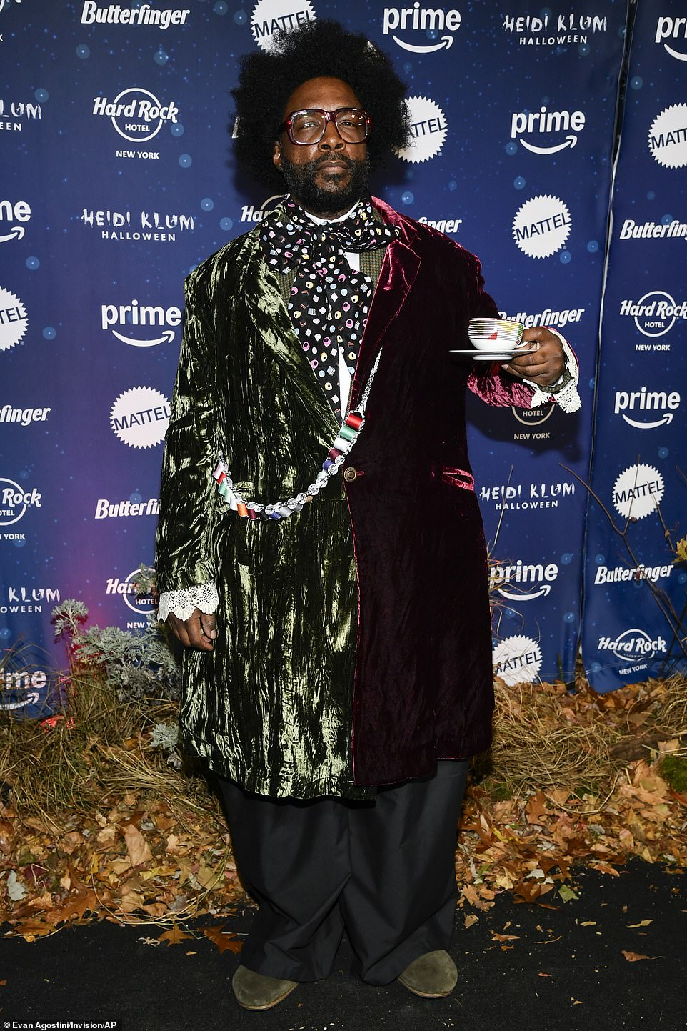 Questlove arrived carrying a teacup and was dressed up as the Mad Hatter from Alice in Wonderland