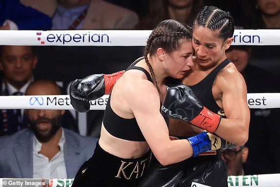 ARLINGTON, TEXAS - NOVEMBER 15: Katie Taylor (L) head butts Amanda Serrano during their undisputed women's super lightweight title bout at AT&T Stadium on November 15, 2024 in Arlington, Texas. (Photo by Christian Petersen/Getty Images)