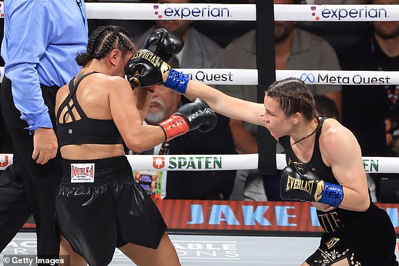 ARLINGTON, TEXAS - NOVEMBER 15: Katie Taylor (R) punches Amanda Serrano during their undisputed women's super lightweight title bout at AT&T Stadium on November 15, 2024 in Arlington, Texas. (Photo by Christian Petersen/Getty Images)