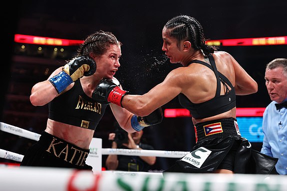 ARLINGTON, TEXAS - NOVEMBER 15: (L-R) Katie Taylor and Amanda Serrano fight during LIVE On Netflix: Jake Paul vs. Mike Tyson at AT&T Stadium on November 15, 2024 in Arlington, Texas. (Photo by Sarah Stier/Getty Images for Netflix Â© 2024)