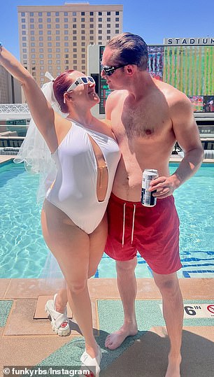 Gunderson and Siegel celebrated their joint bachelor-bachelorette party in August in Las Vegas