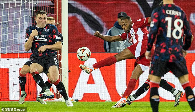 Ayoub El Kaabi gives Olympiakos the lead against Rangers with a fine shot