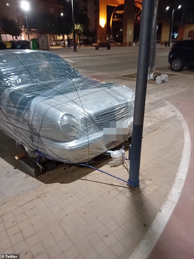 They also tied their cars to lampposts, following scenes of mass destruction in Valencia