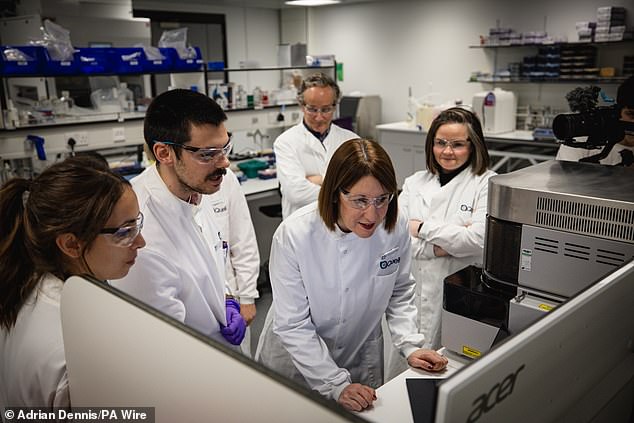 Chancellor Rachel Reeves looks at a computer analysing cell sorting experiments during a visit to the new offices of Quell Therapeutics in London