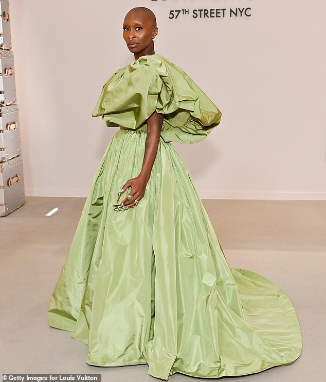 She wowed wearing an eye-catching, green gown that contained a full skirt and dramatic sleeves around the shoulders