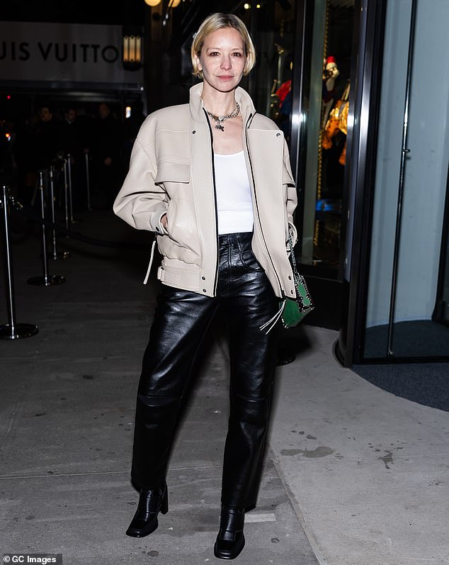 The Succession star donned a pair of black, heeled boots and layered the outfit with a tan-colored jacket that was left unfastened at the front