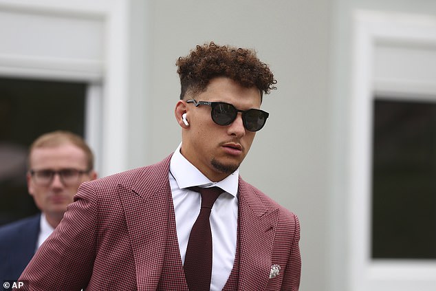 Patrick Mahomes opted for a suit for his own arrival to the stadium just minutes earlier