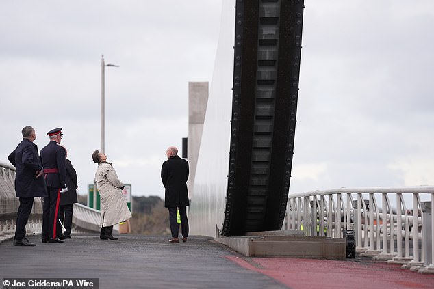 Anne was amazed at the impressive scale of the bridge, which is the largest rolling bascule bridge in the world and is lifted using hydraulic cylinders