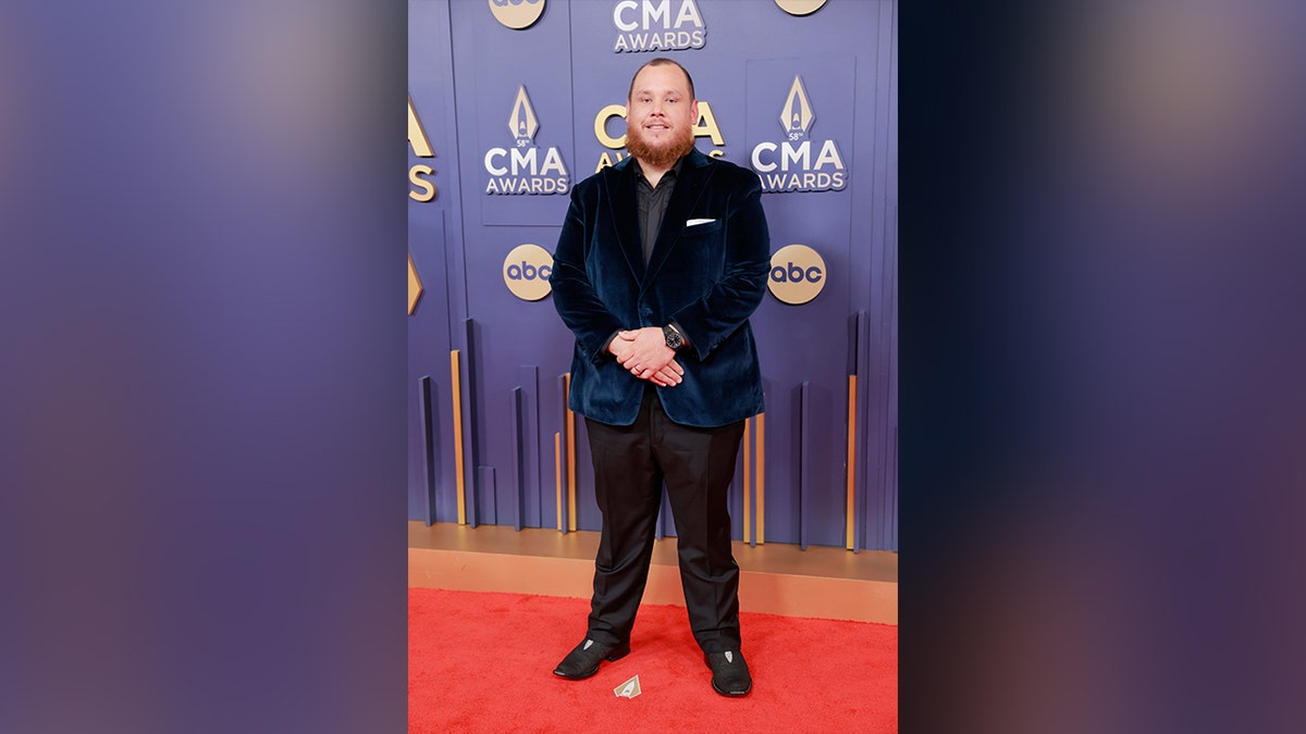 Luke Combs attended the 2024 CMA Awards in a blue suede jacket and black dress pants.