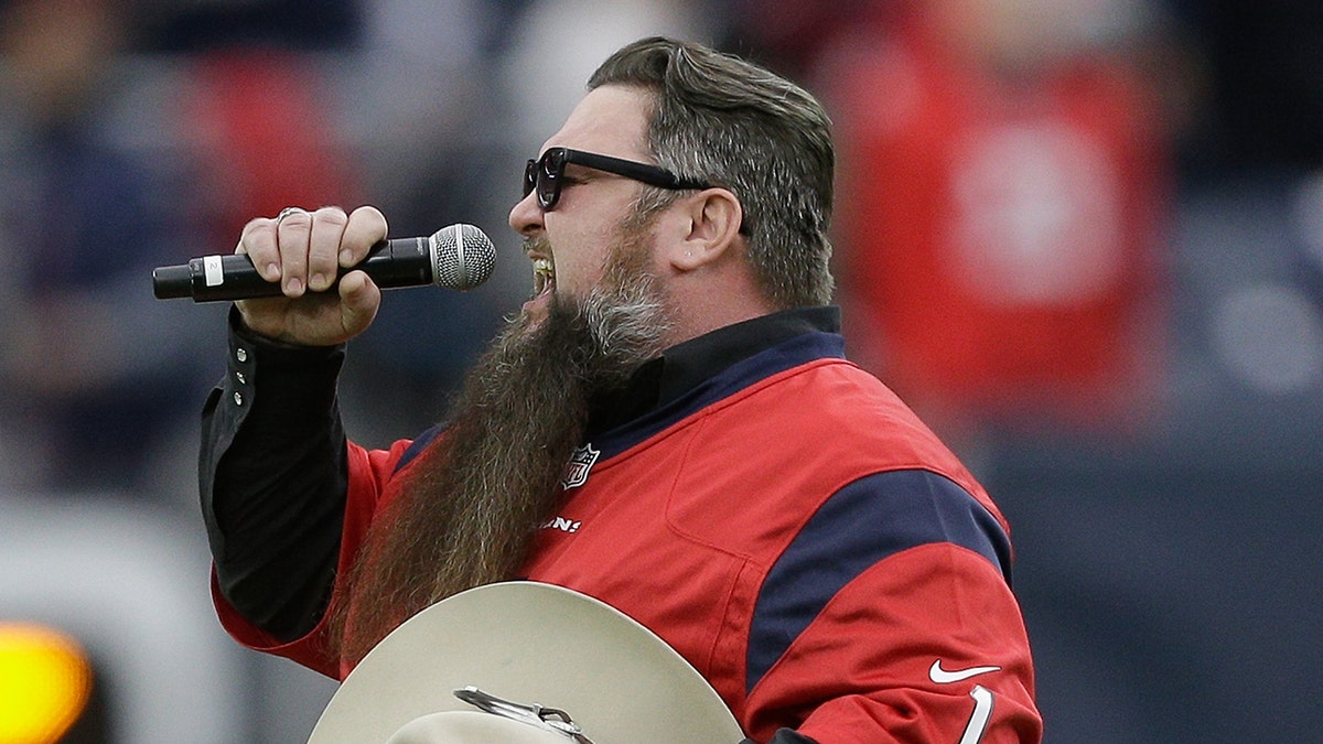 Sundance Head performing