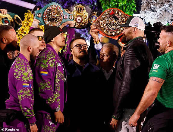 Boxing - Oleksandr Usyk v Tyson Fury - Heavyweight World Title - Weigh-in - Kingdom Arena, Riyadh, Saudi Arabia - December 20, 2024 Oleksandr Usyk and Tyson Fury face off during the weigh-in REUTERS/Hamad I Mohammed     TPX IMAGES OF THE DAY