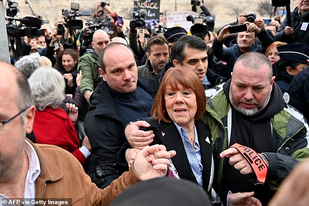 Crowds of journalists and members of the public gathered at the entrance of the courthouse in Avignon and Gisele Pelicot arrived this morning