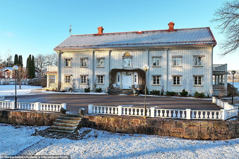 Beautiful pictures show the old farmhouse and its two acre surroundings covered in snow