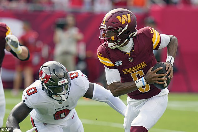 Washington Commanders quarterback Jayden Daniels, right, scrambles as Tampa Bay Buccaneers linebacker Yaya Diaby (0) pressures him on September 8