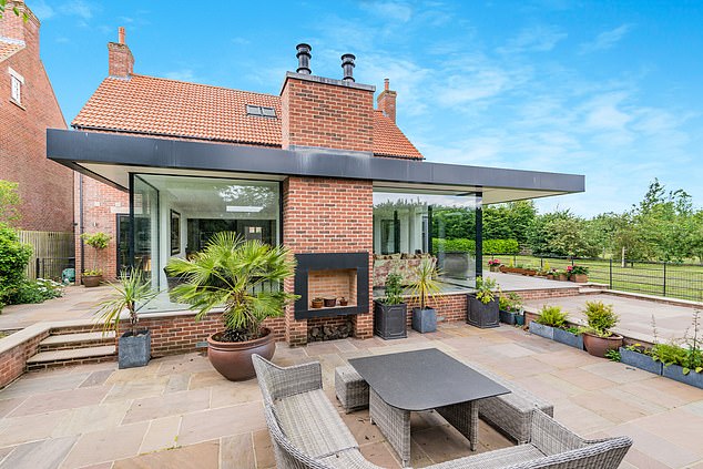 Jennifer Mcnamara added a large kitchen and indoor/outdoor extension to her home