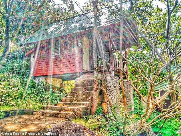 Robby was staying at the BaanTao Bungalo Resort on the Thai island