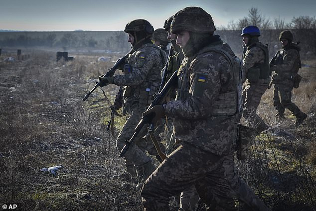 Ukrainian servicemen train at the polygon in the Zaporizhzhia region, Ukraine, Wednesday, Jan. 15