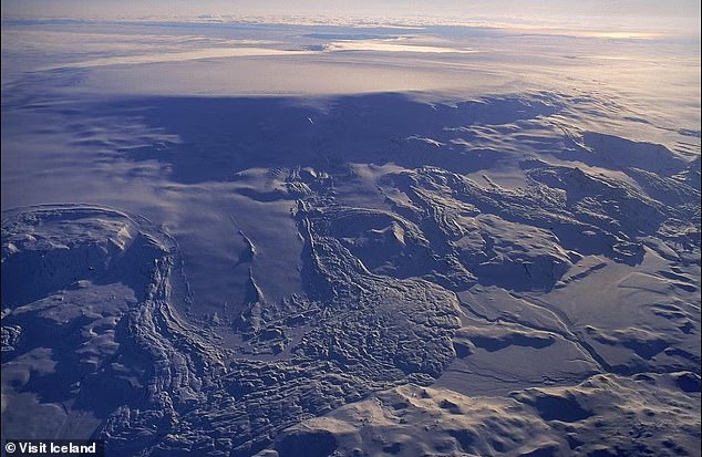 Bárðarbunga is located under Iceland's largest ice cap (Vatnajökull) in the centre of the country. Bárðarbunga's ice-filled crater or 'caldera' is 6.2 miles wide