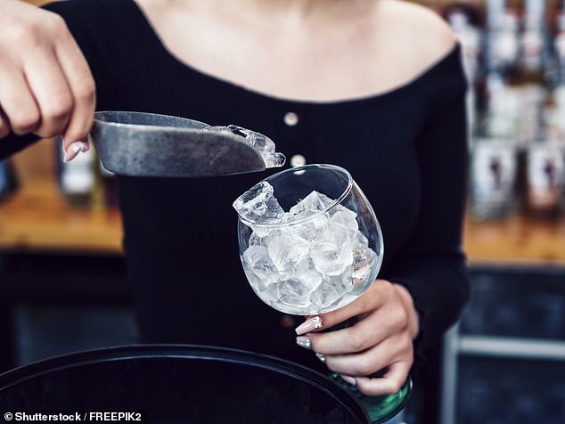 Non! Adding ice to wine is a faux pas at most restaurants