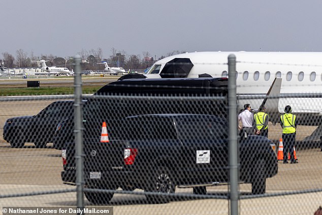 Swift arrived in a black SUV before being quickly ushered onto the plane for takeoff