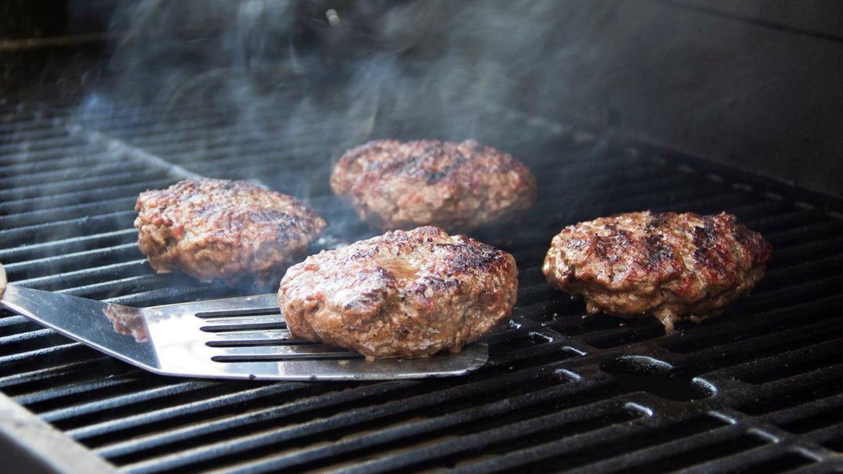 hamburger grilling